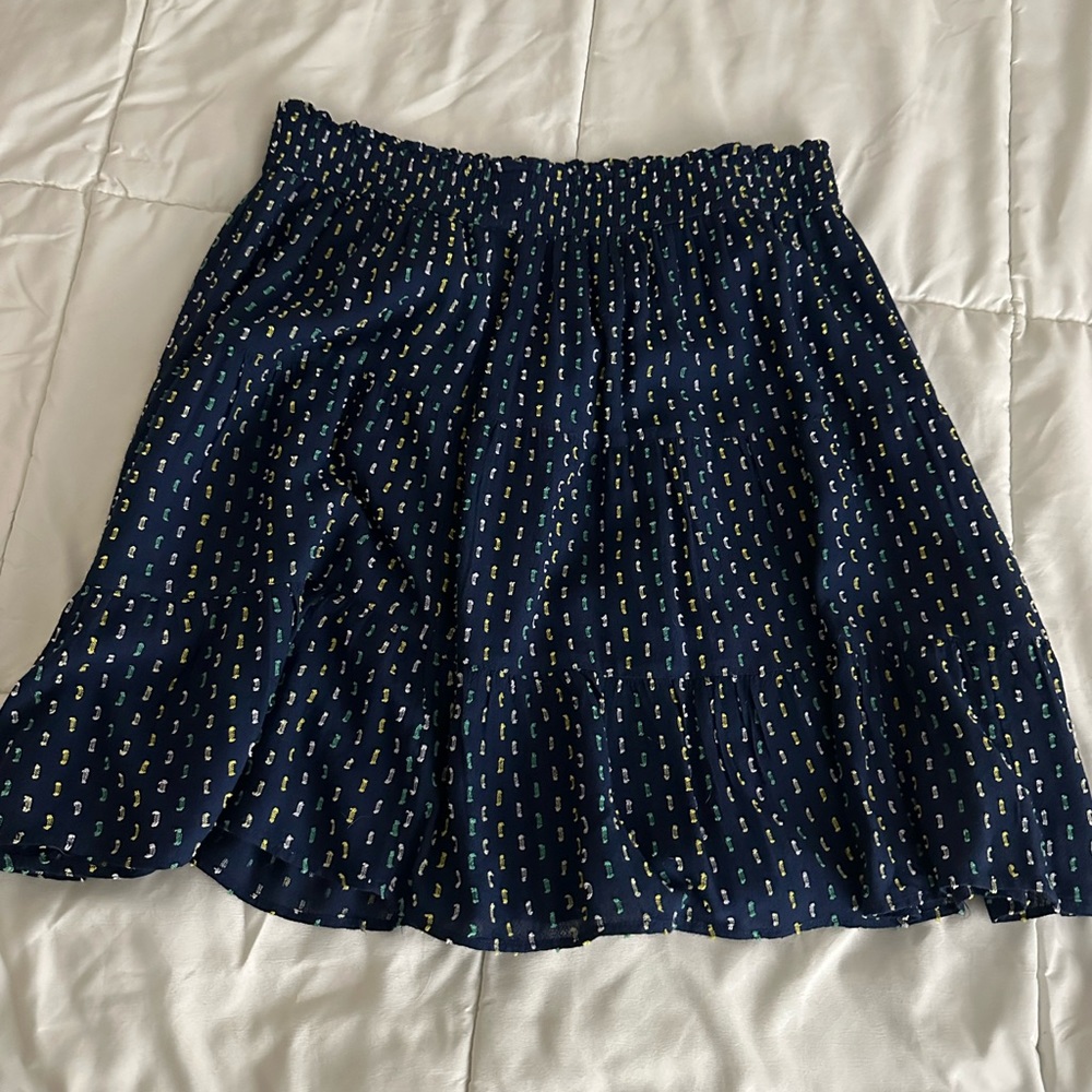 Patterned blue circle Loft skirt with ruffles